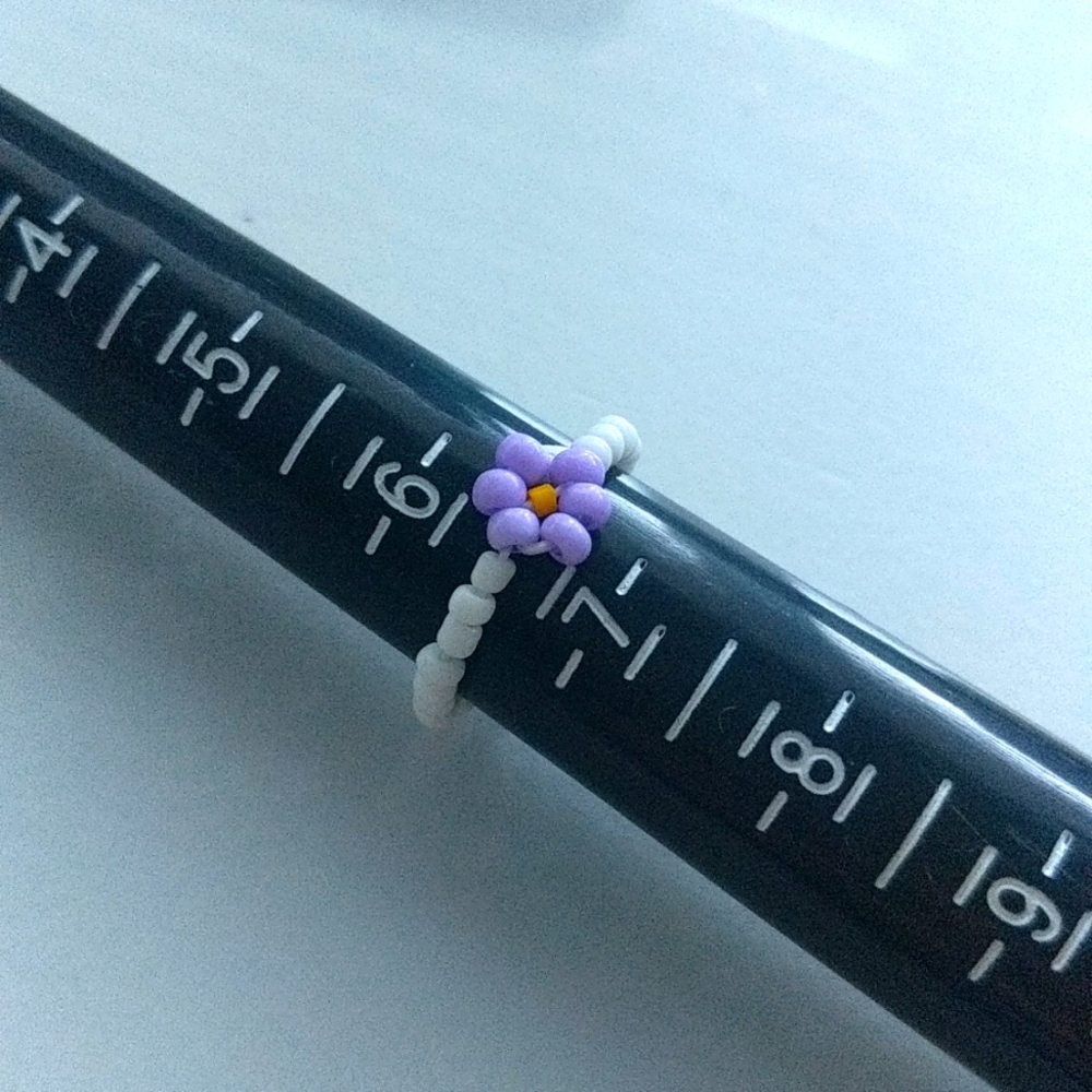 Beaded flower ring stretchy